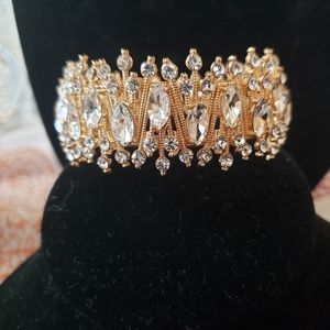 Gold stretch bracelet